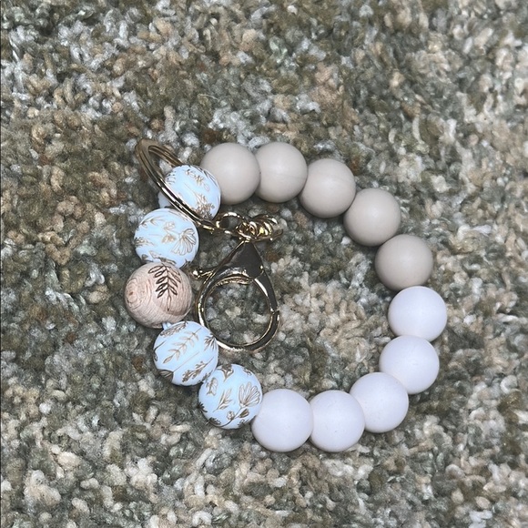 Wildflower & Leaf Taupe & Cream Keychain Bracelet Wristlet Silicone Beaded - Picture 2 of 6